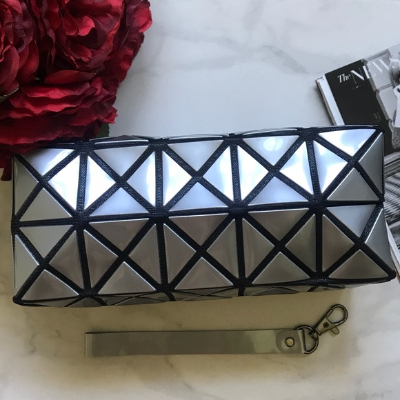 Metallic Silver Geometric Make Up Bag Case - Picture 4 of 7